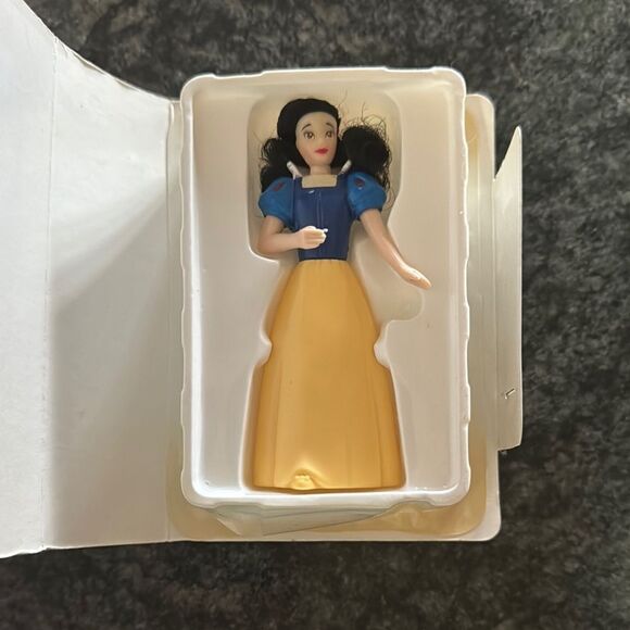 Collectible Disney Snow White & Seven Dwarfs X McDonalds  toy in mini VHS box - Picture 2 of 7